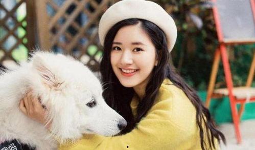 赵露思 吃自己瓜