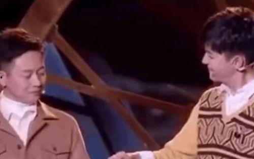 刘奕君吃瓜视频