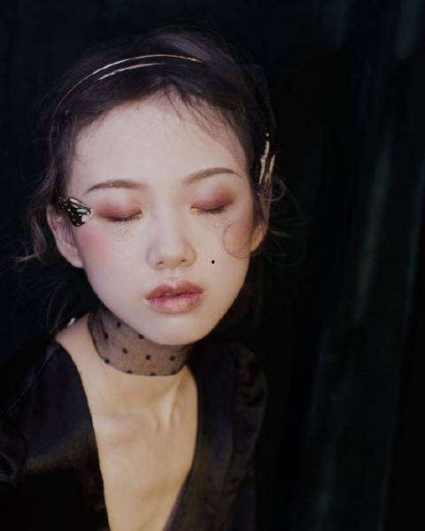 春丽吃瓜,瓜香四溢，欢乐无限