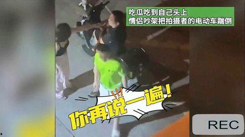 瓜哥吃瓜拍照情侣图片,瓜哥吃瓜拍照情侣的甜蜜定格